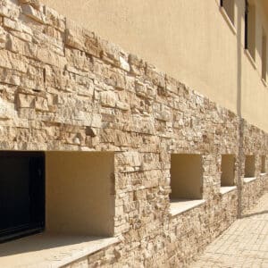 revestir pared exterior con piedra varadero avellana