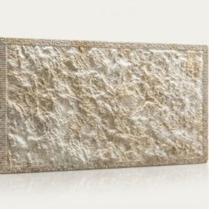 Azulejo cerámico rectangular efecto piedra almond con textura rugosa para revestimiento pared exterior.