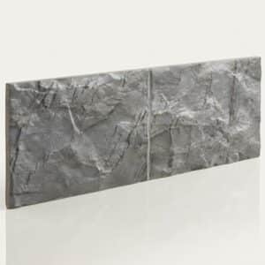 Pieza rectangular de mármol gris con textura rugosa y vetas blancas.