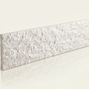 Azulejo blanco con textura de piedra apilada. Es un revestimiento