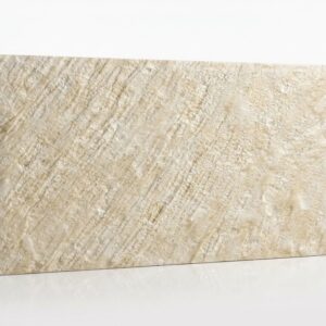 Azulejo beige con textura de piedra natural Baikal. Es un revestimiento pared exterior
