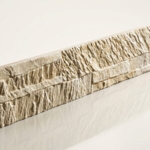 Pieza de cerámica efecto piedra Corinto beige con textura rugosa. Es un revestimiento