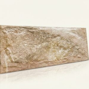 Pieza rectangular de piedra beige con textura rugosa y vetas blancas, acabado natural.
